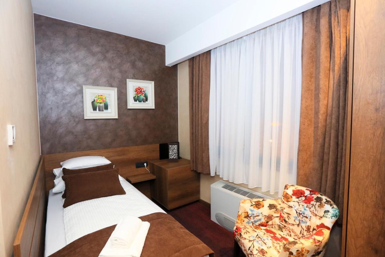 Carpe Diem Boutique Hotel Зениця Екстер'єр фото